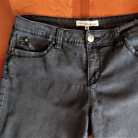 ROYALTY FOR ME-STRETCH JEAN SHORTS - Picture 4 of 10